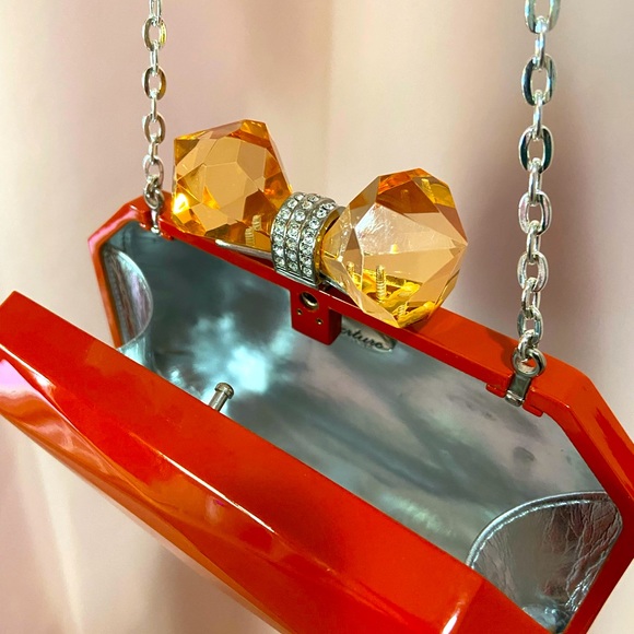 Very cute and stylish clutch with big bow crystal, only corner have scratch! - Picture 6 of 6